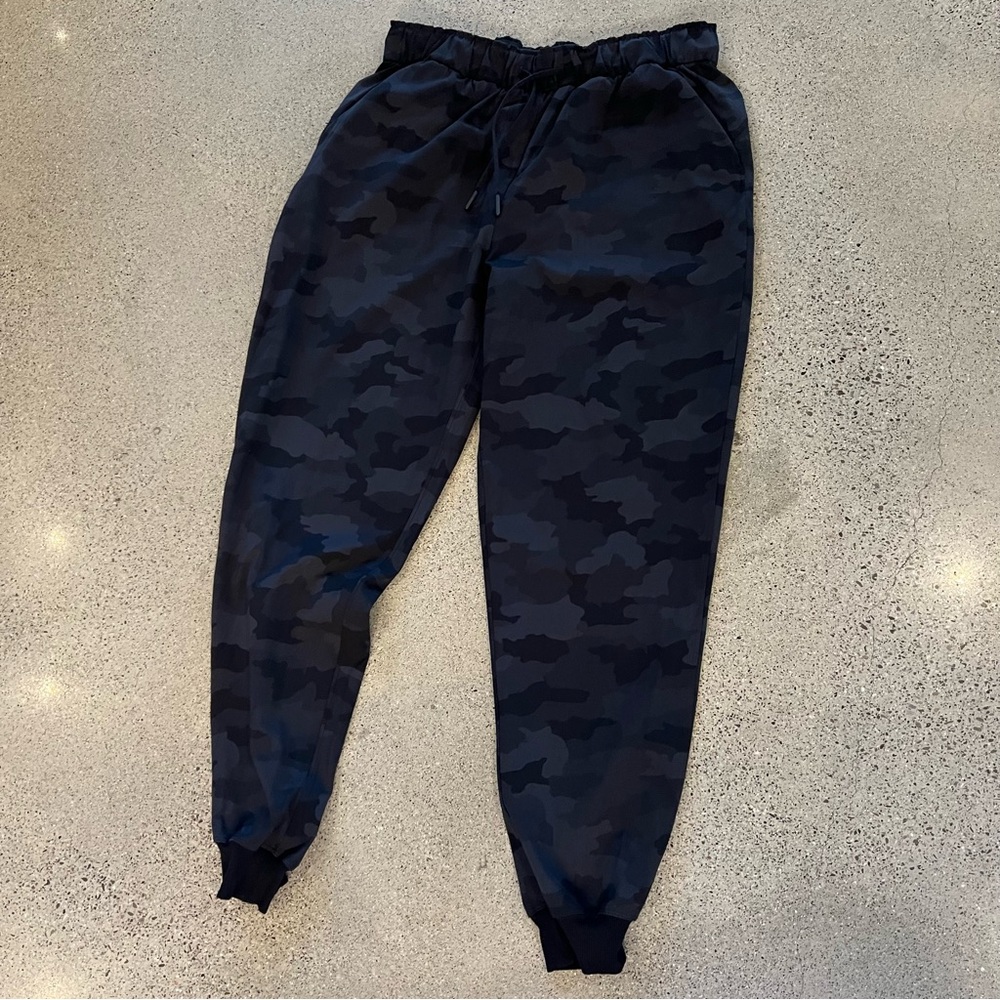 Lulumenon joggers